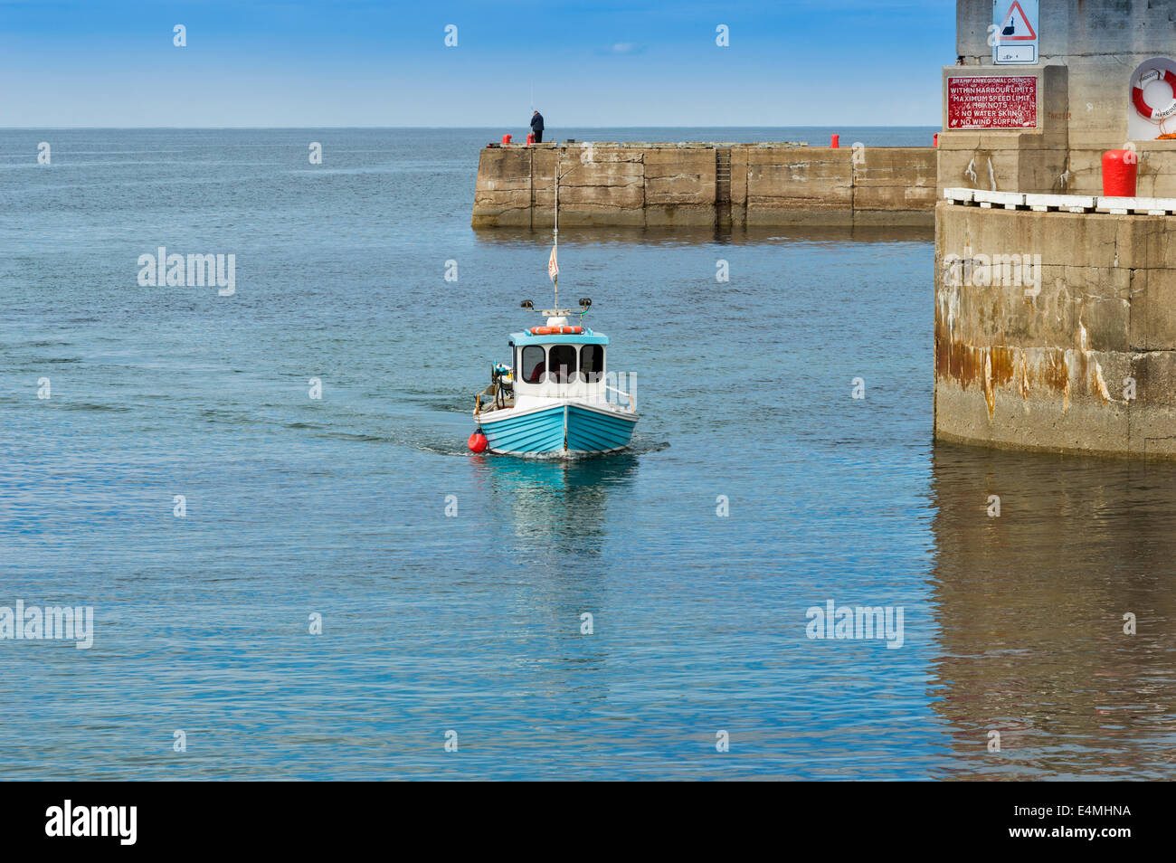 BLUE CRAB OR LOBSTER BOAT ENTERING FINDOCHTY HARBOUR MORAY COAST SCOTLAND Stock Photo