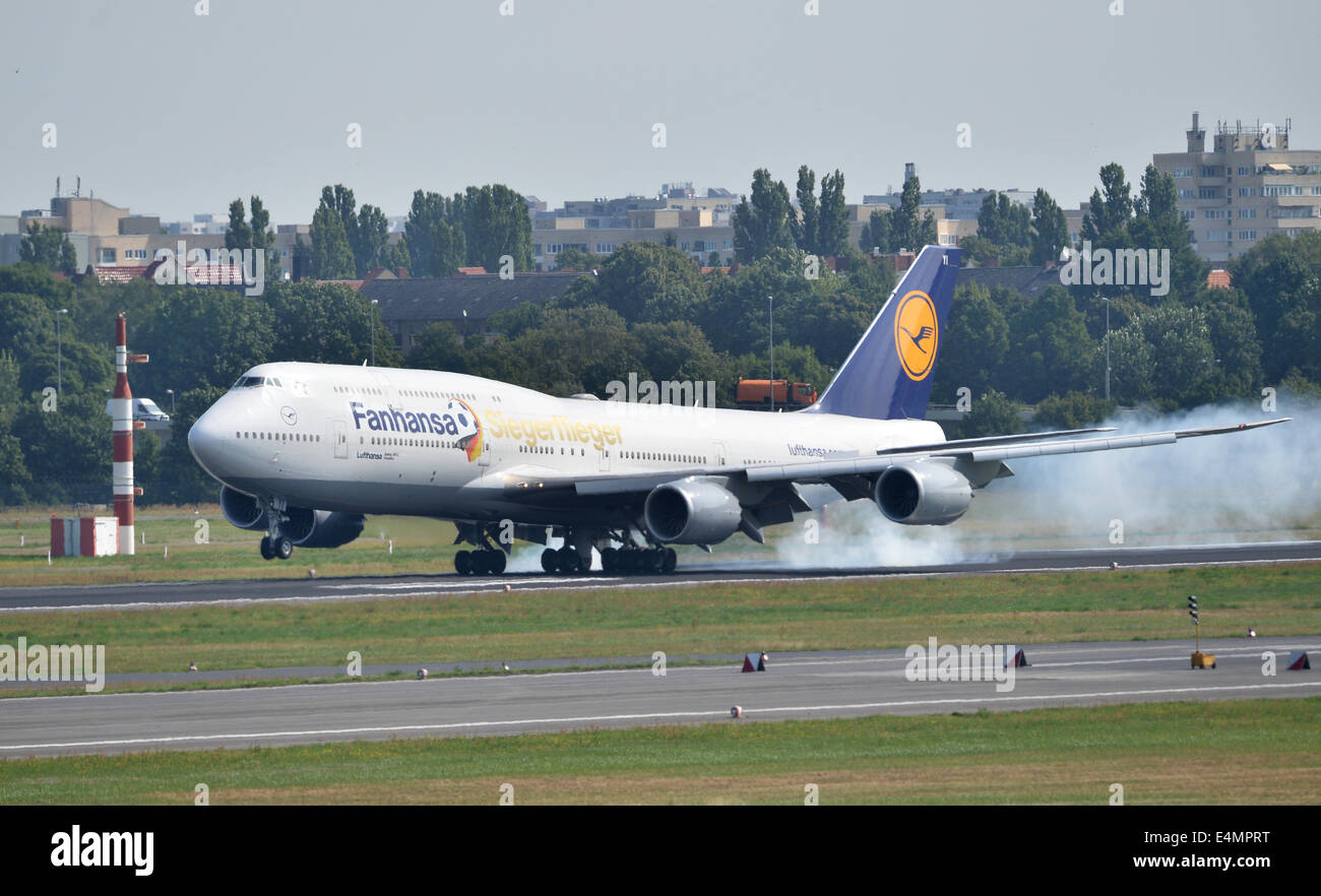 Berlin, Germany. 15th July, 2014. The airliner carrying the German national soccer team lands at Tegel Airport in Berlin, Germany, 15 July 2014.The German team on 13 July 2014 had won the Brazil 2014 FIFA Soccer World Cup final against Argentina by 1-0 to win the title for the fourth time after 1954, 1974 and 1990. Photo: Bernd von Jutrczenka/dpa/Alamy Live News Stock Photo