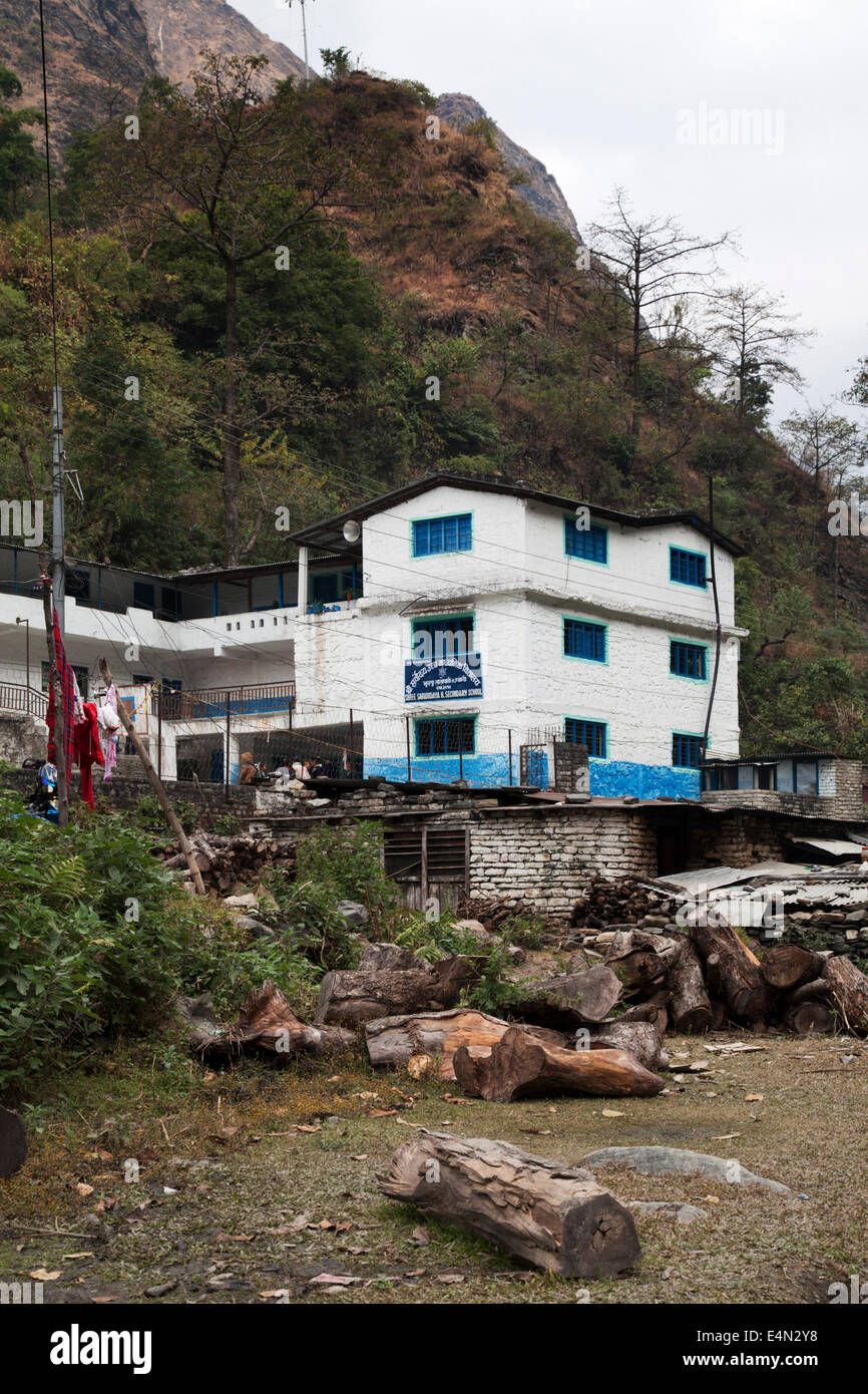 School on the Tatopani to Jomsom road, Himalayas, Annapurna, Nepal Stock Photo