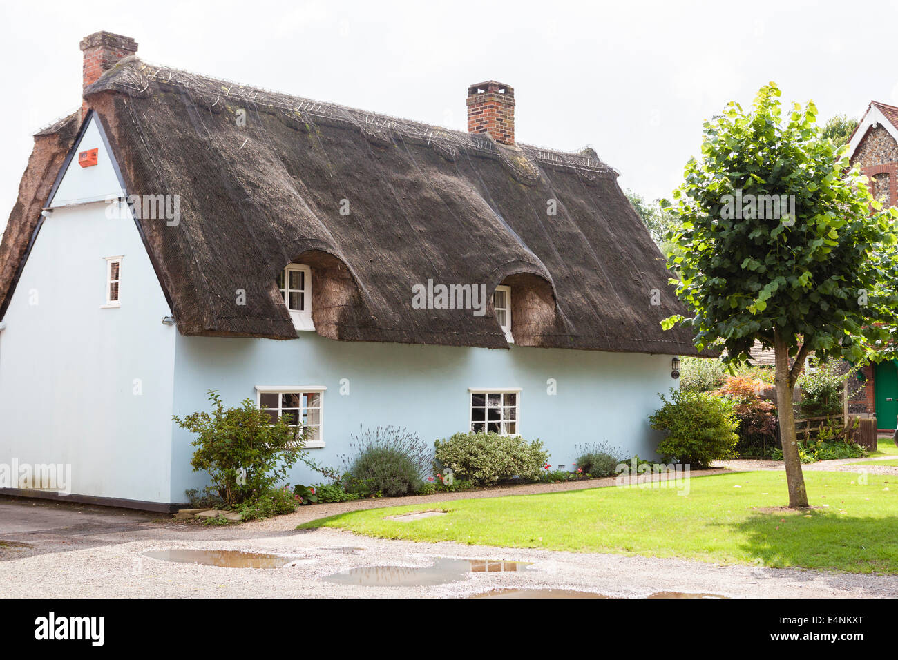 English country cottage hi-res stock photography and images - Alamy