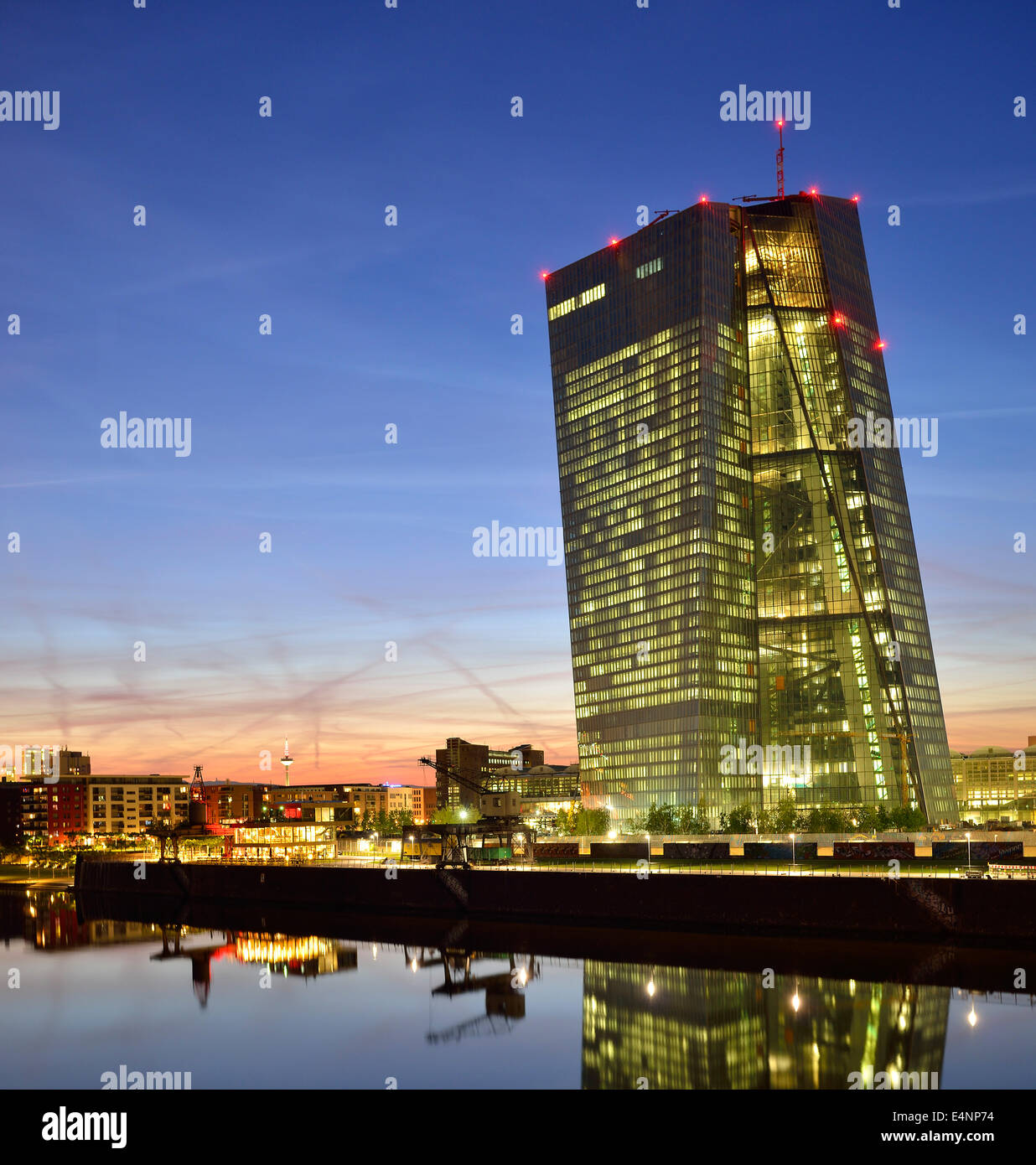 Neues Gebäude der Europäischen Zentralbank, EZB, Dämmerung, Ostend, Frankfurt am Main, Hessen, Deutschland Stock Photo