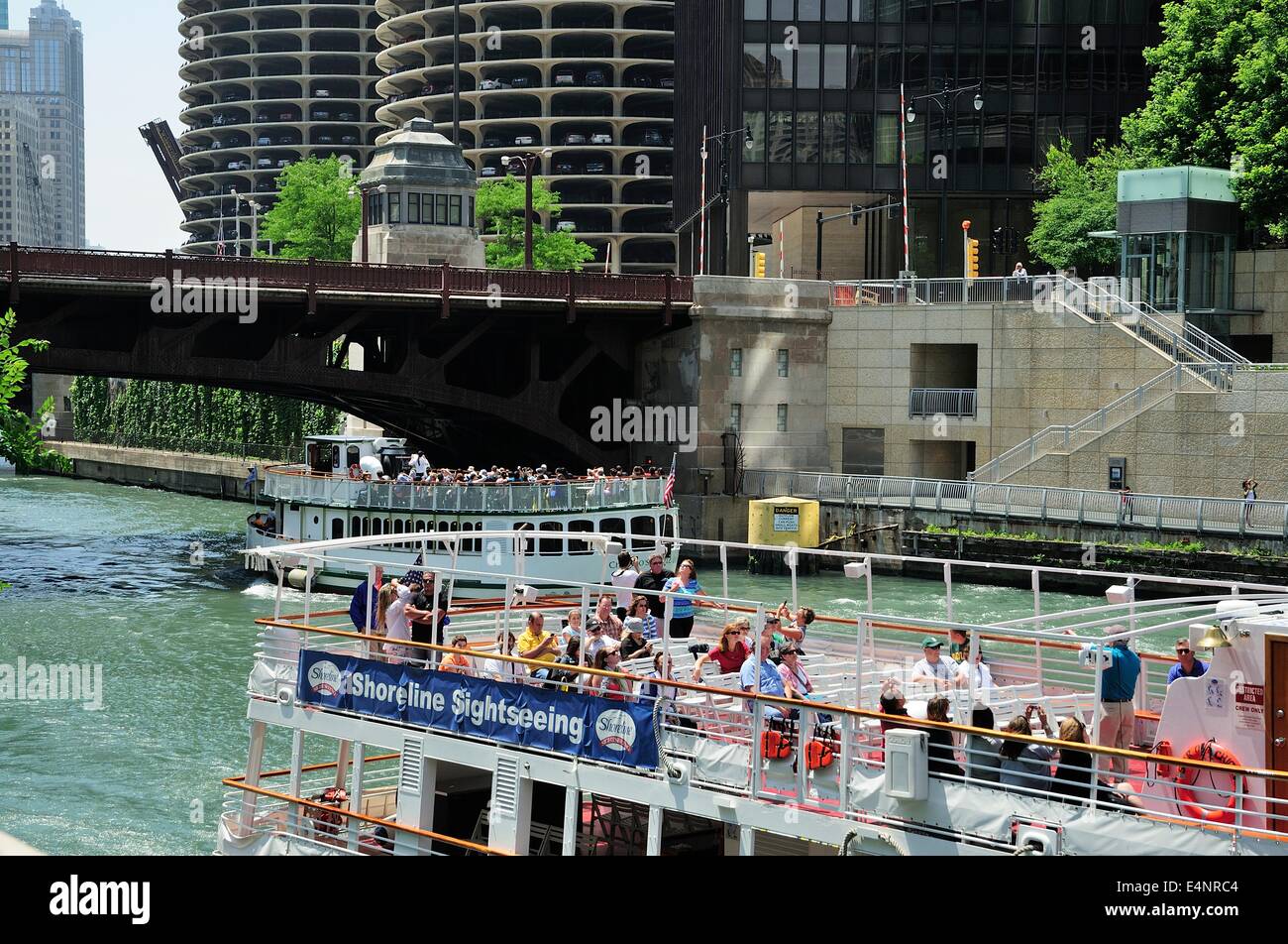 Architectural Tour Boat cruising the Chicago River Stock Photo Alamy
