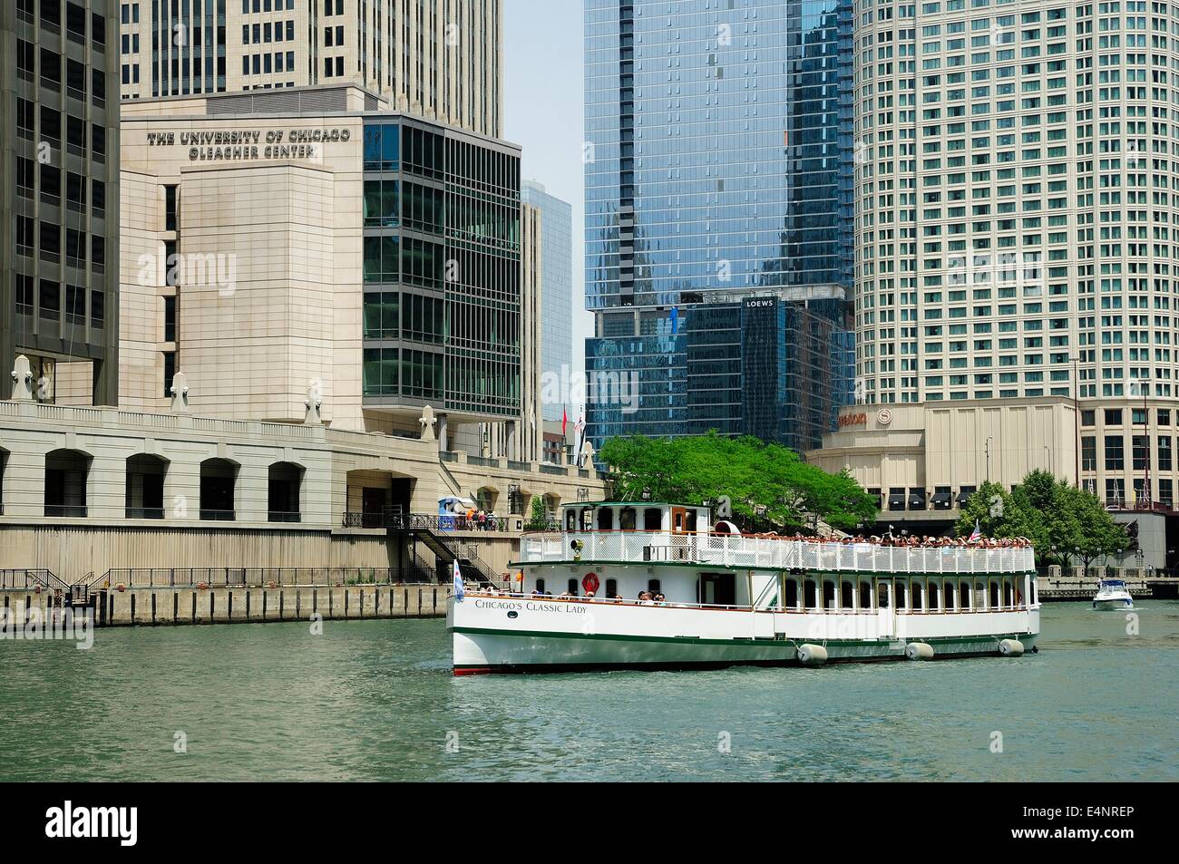 Architectural Tour Boat cruising the Chicago River Stock Photo Alamy
