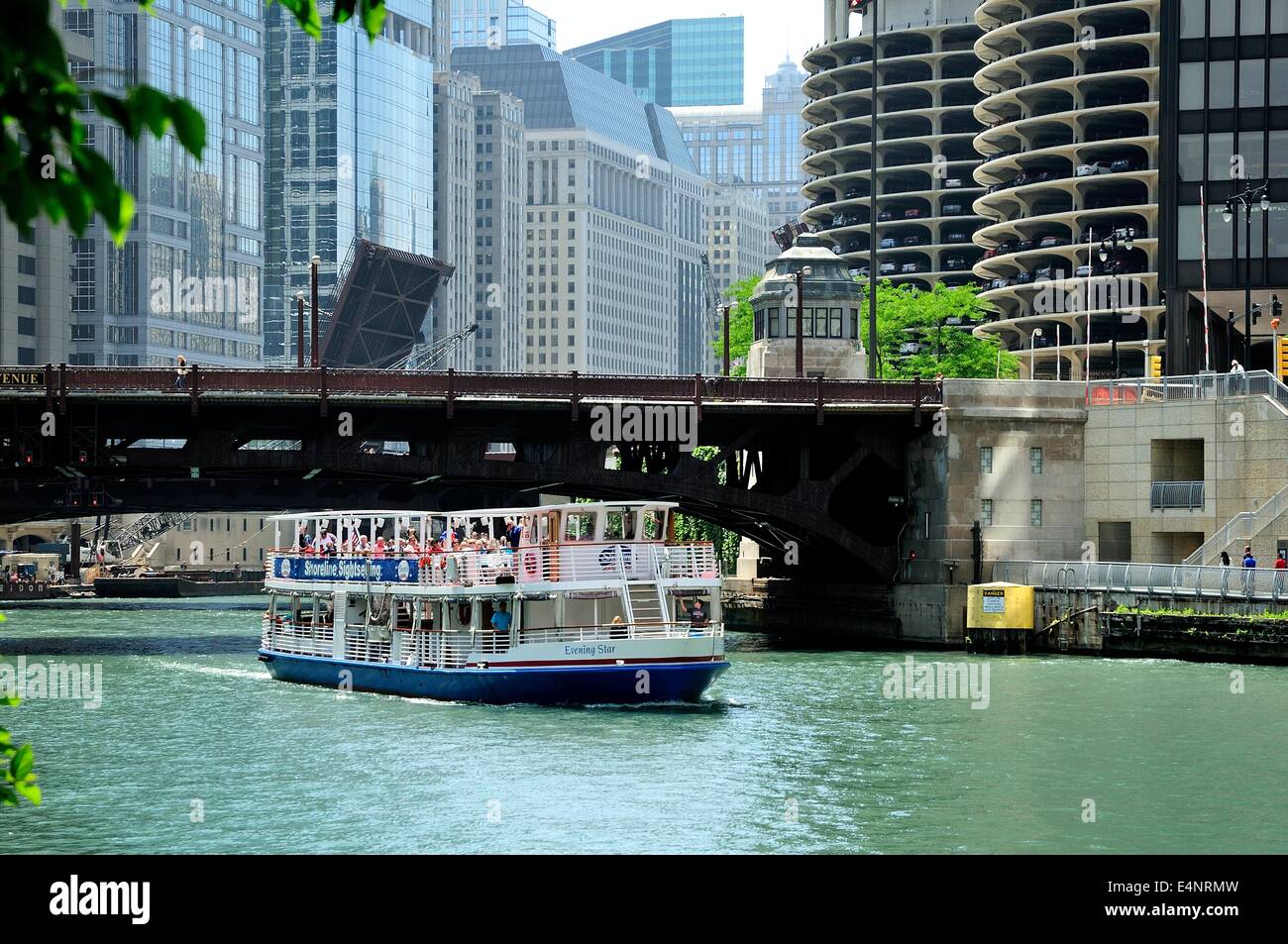 Architectural Tour Boat cruising the Chicago River Stock Photo Alamy