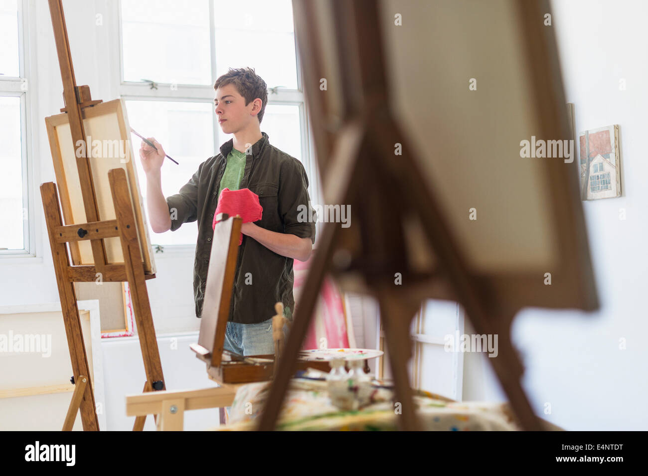 Teenager painting artist hi-res stock photography and images - Alamy