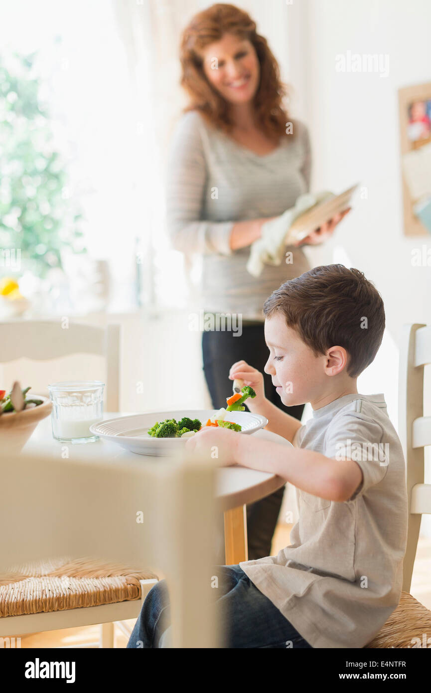 Healthy eating children hi-res stock photography and images - Alamy