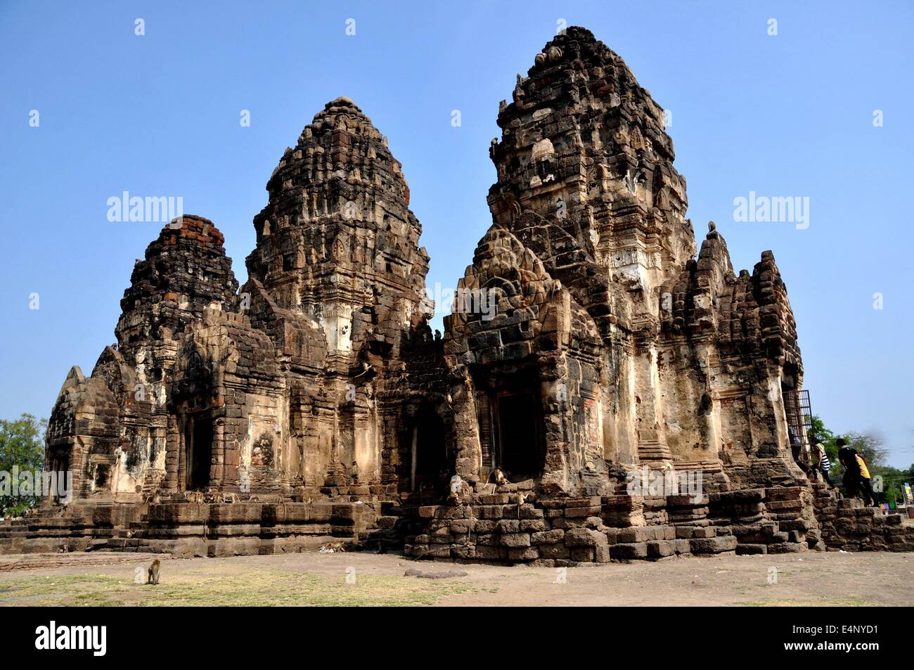LOPBURI, THAILAND: The historic Khmer-style Wat Phra Phang San Yot, the Monkey Temple Stock Photo