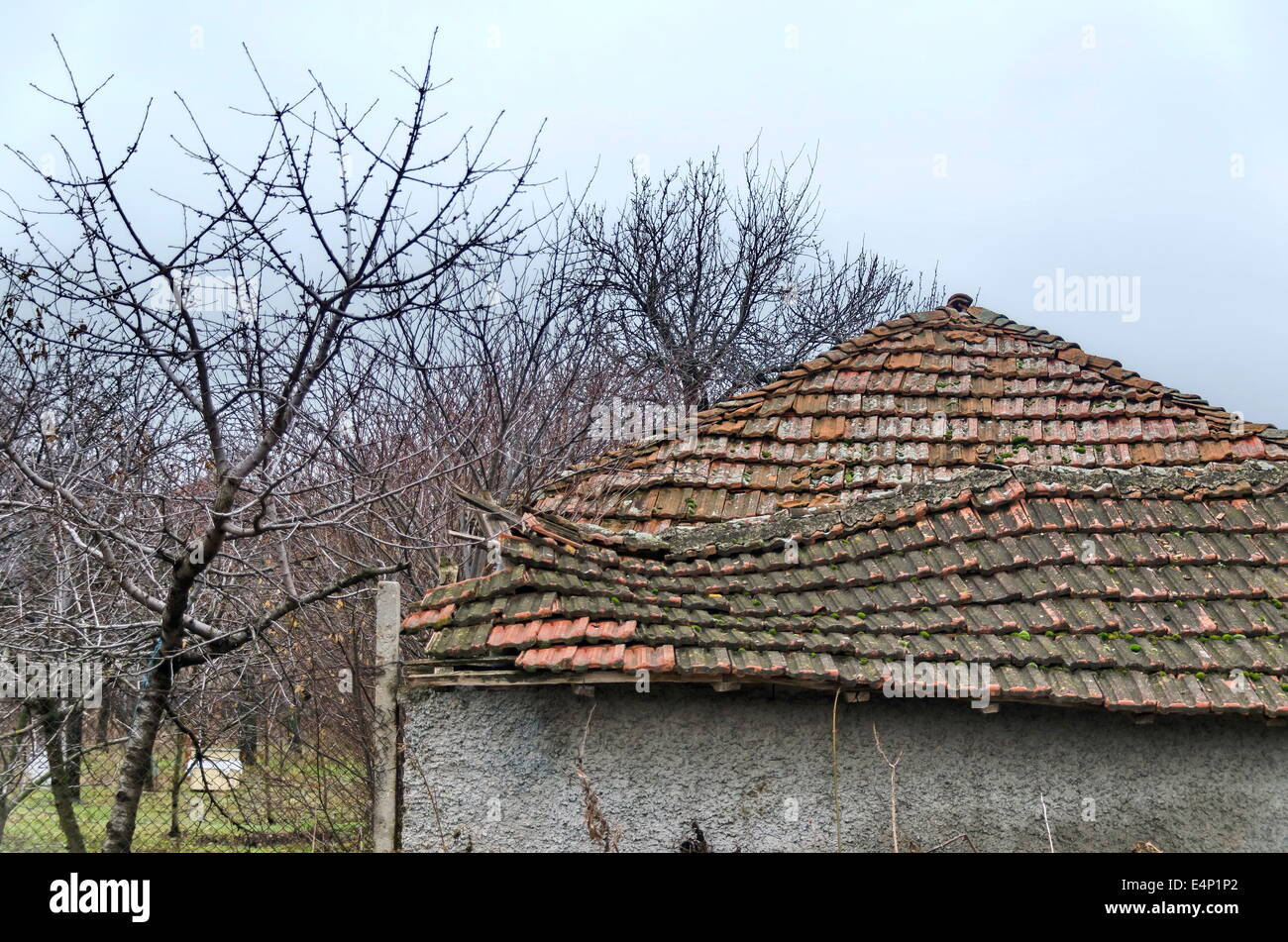 Roof and wall of the old house hi-res stock photography and images - Alamy