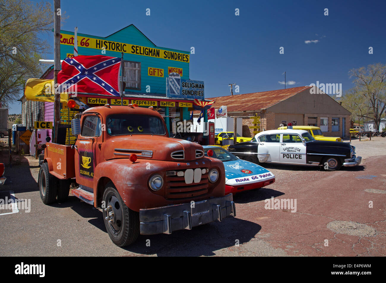 1948 Ford tow truck and Historic Seligman Sundries, Seligman, Historic U.S. Route 66, Arizona, USA Stock Photo