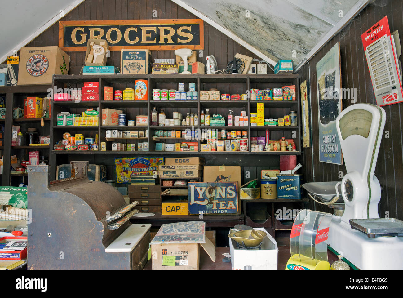 Corner shop 1950s hires stock photography and images Alamy