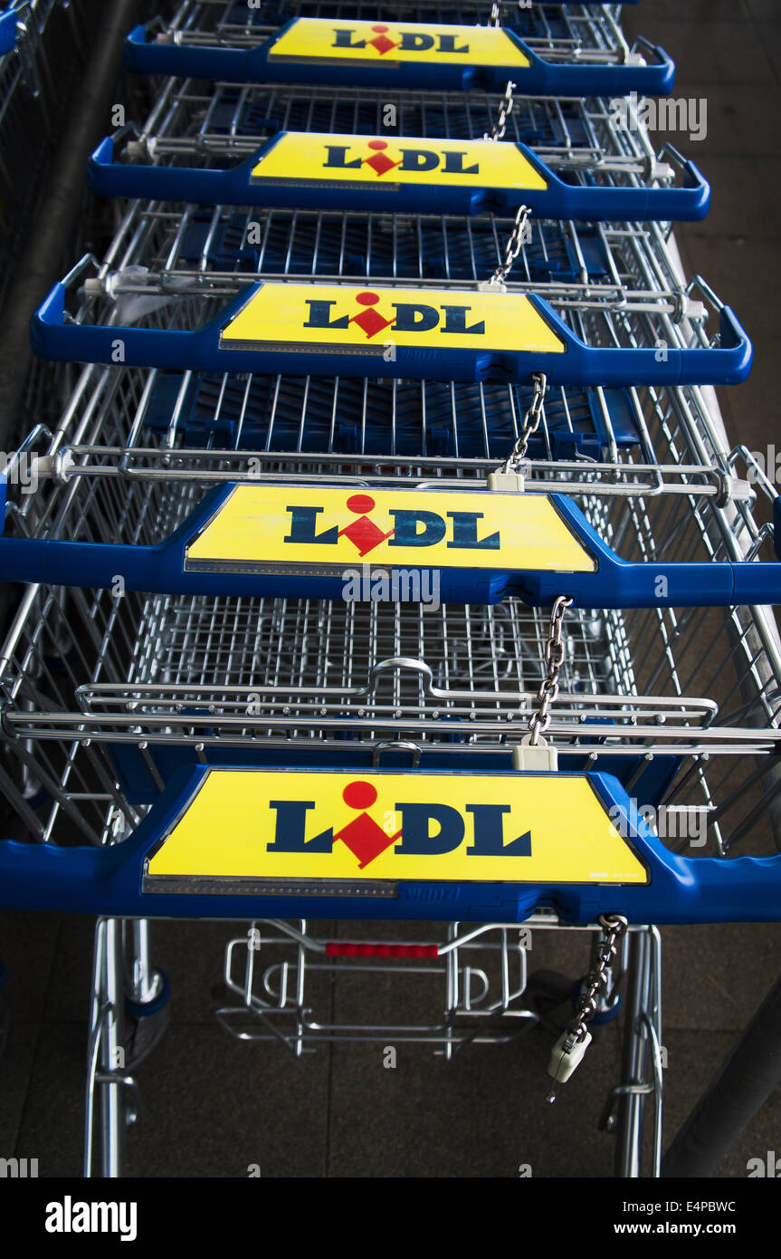 Lidl Shopping Cart Stock Photos & Lidl Shopping Cart Stock Images Alamy