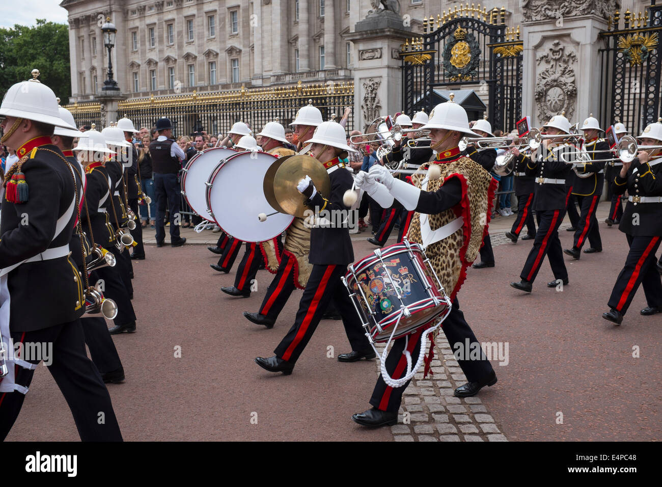 Marching Band Buckingham Palace London Stock Photo Alamy