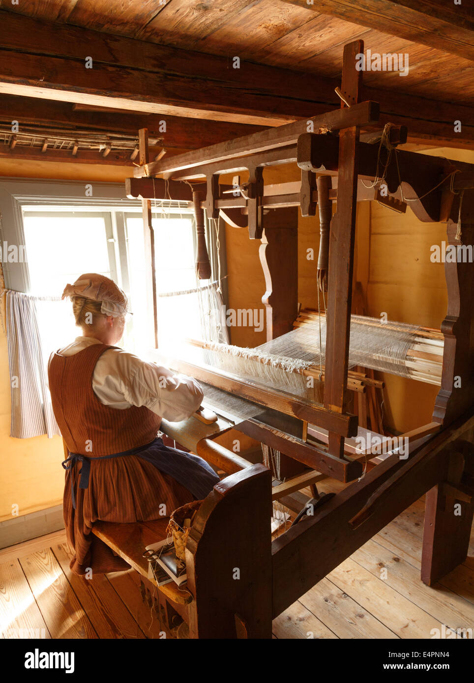 Foot treadle floor loom hires stock photography and images Alamy