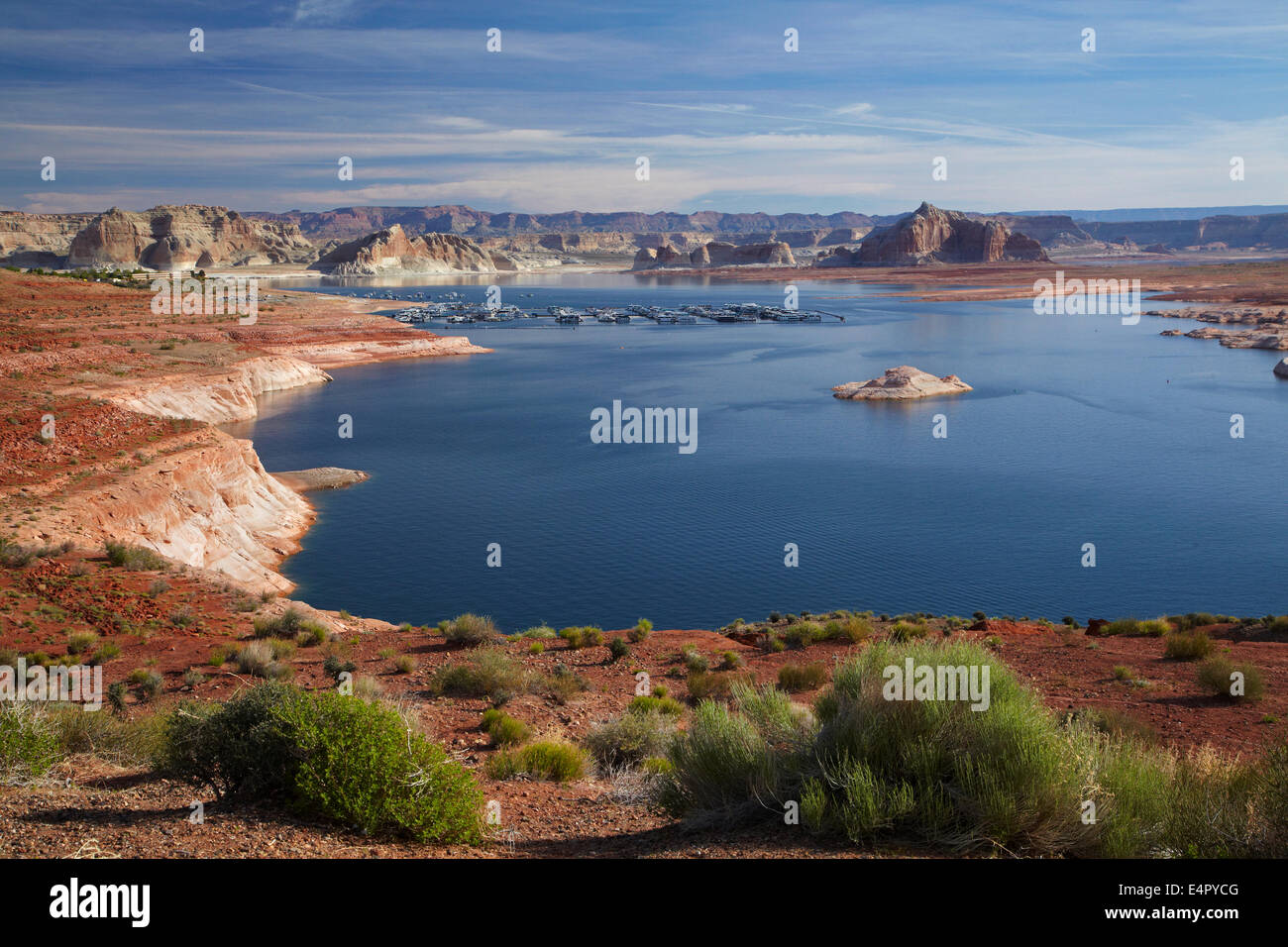 Lake Powell at Wahweap, near Page, Arizona, (far shoreline is in Utah ...