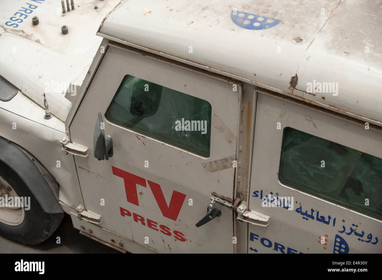 Armoured land rover hi-res stock photography and images - Alamy