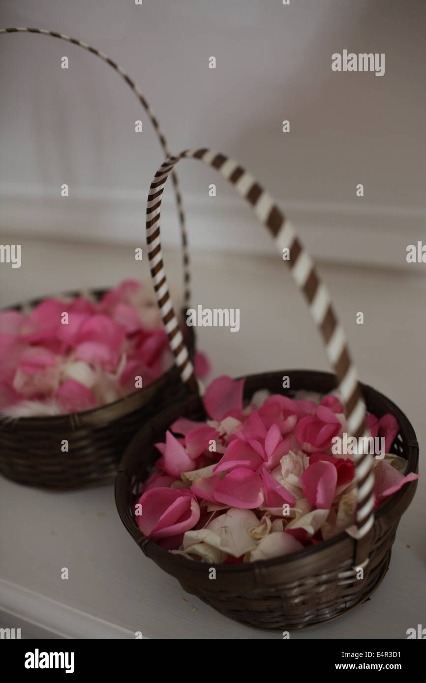 rose petal basket for wedding
