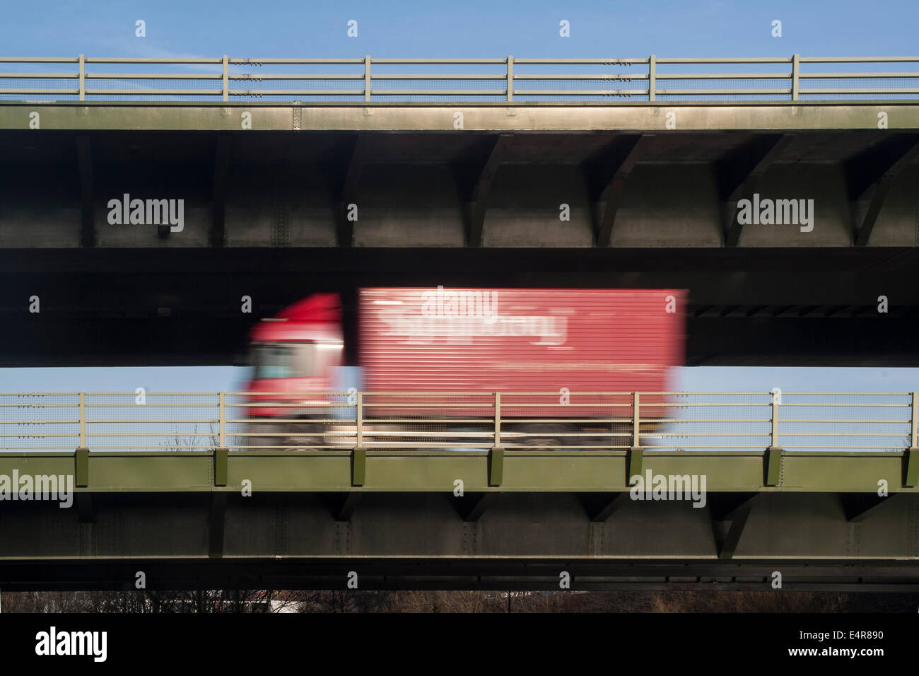 Lorry rushes across Tinsley flyover Stock Photo