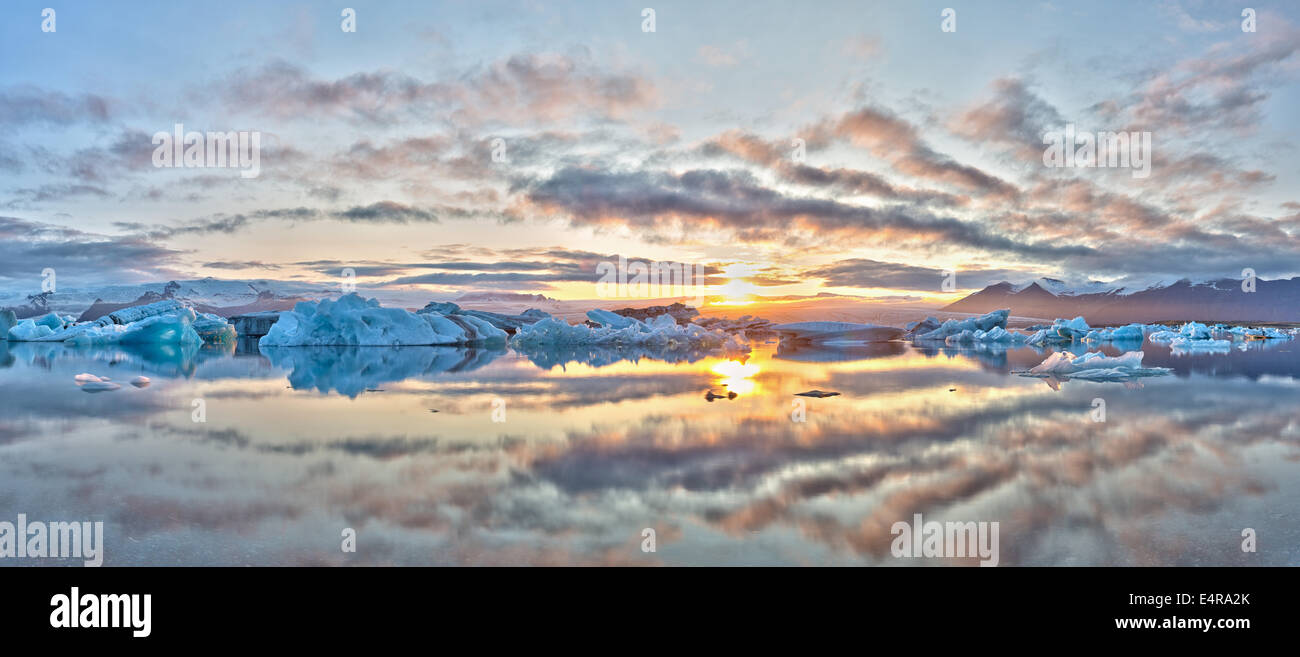 Iceland, scenic, Landschaft in Island, Eislandschaft am Gletschersee Joekulsarlon Stock Photo