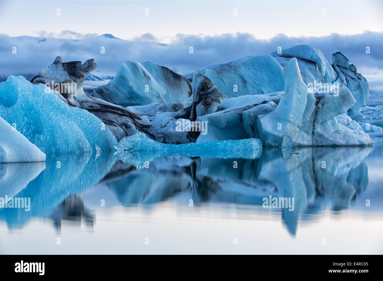 Iceland, scenic, Landschaft in Island, Eislandschaft am Gletschersee ...