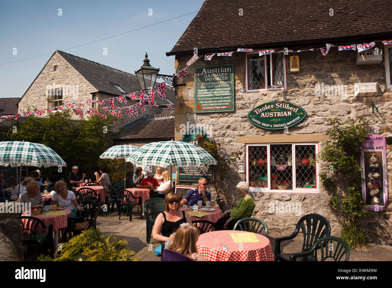 UK, Derbyshire, Peak District, Bakewell, Water Street, Tiroler Stuberl