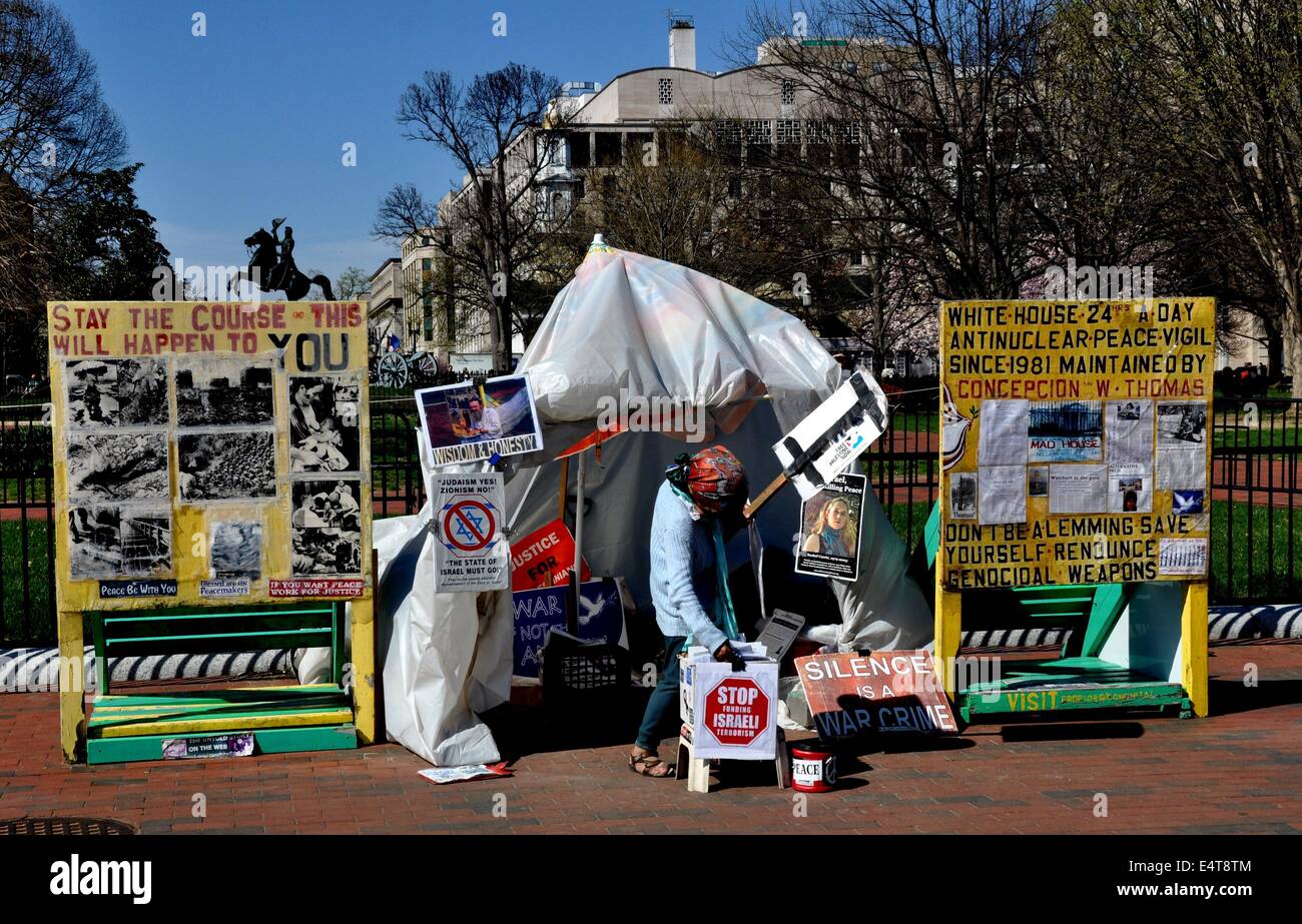 Washington, DC:  Woman protesting the State of Israel in front of Lafayette Park across the street from the White House Stock Photo