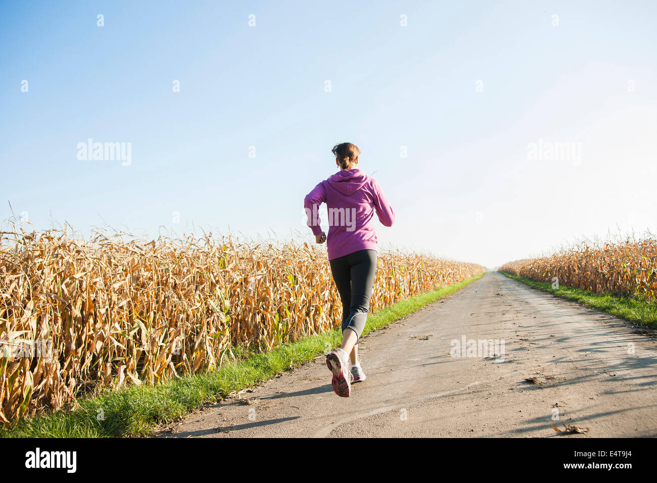 40 years old woman jogging hi-res stock photography and images - Alamy