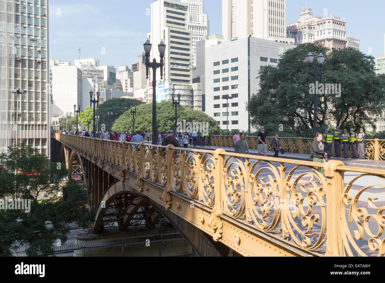 People walk on the Viaduto Santa Ifigenia, Sao Paulo, Brazil Stock Photo Alamy