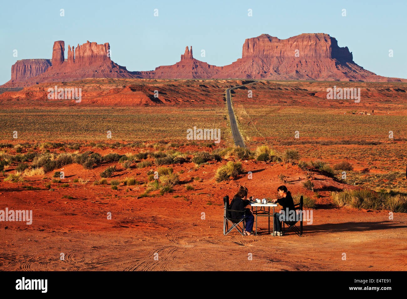 Family having breakfast beside U.S. Route 163, Monument Valley, Navajo Nation, Utah, near Arizona Border, USA Stock Photo