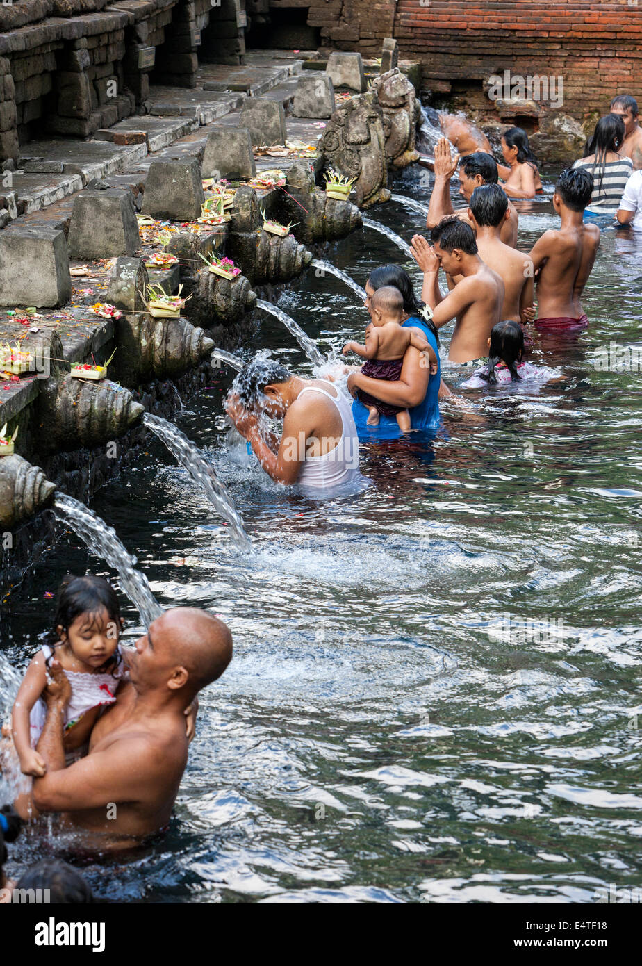 Hindu bathing pool hi-res stock photography and images - Alamy
