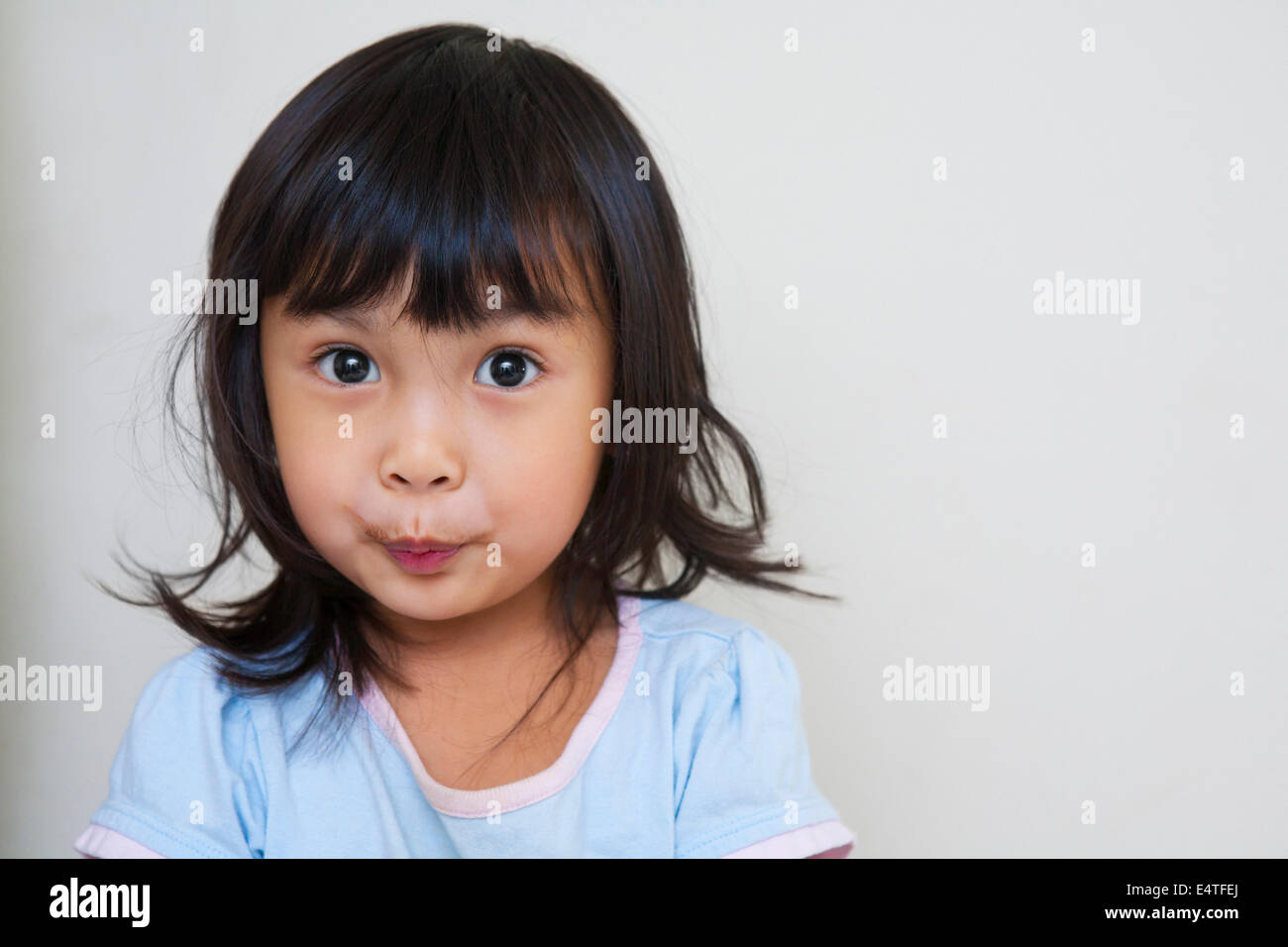 Shocked wide eyed girl hi-res stock photography and images - Alamy