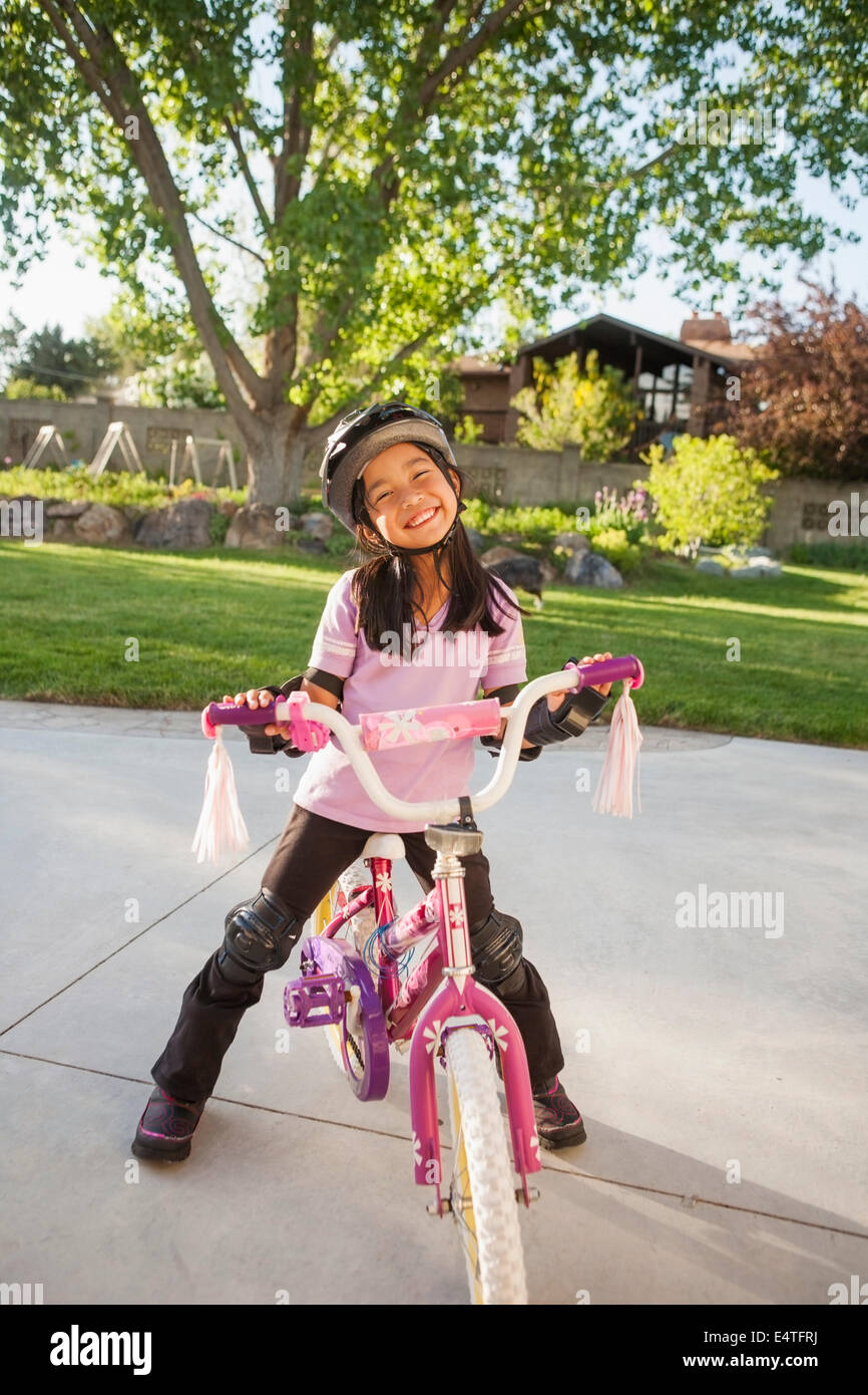 Asian girl bike 6 years old hi res stock photography and images Alamy