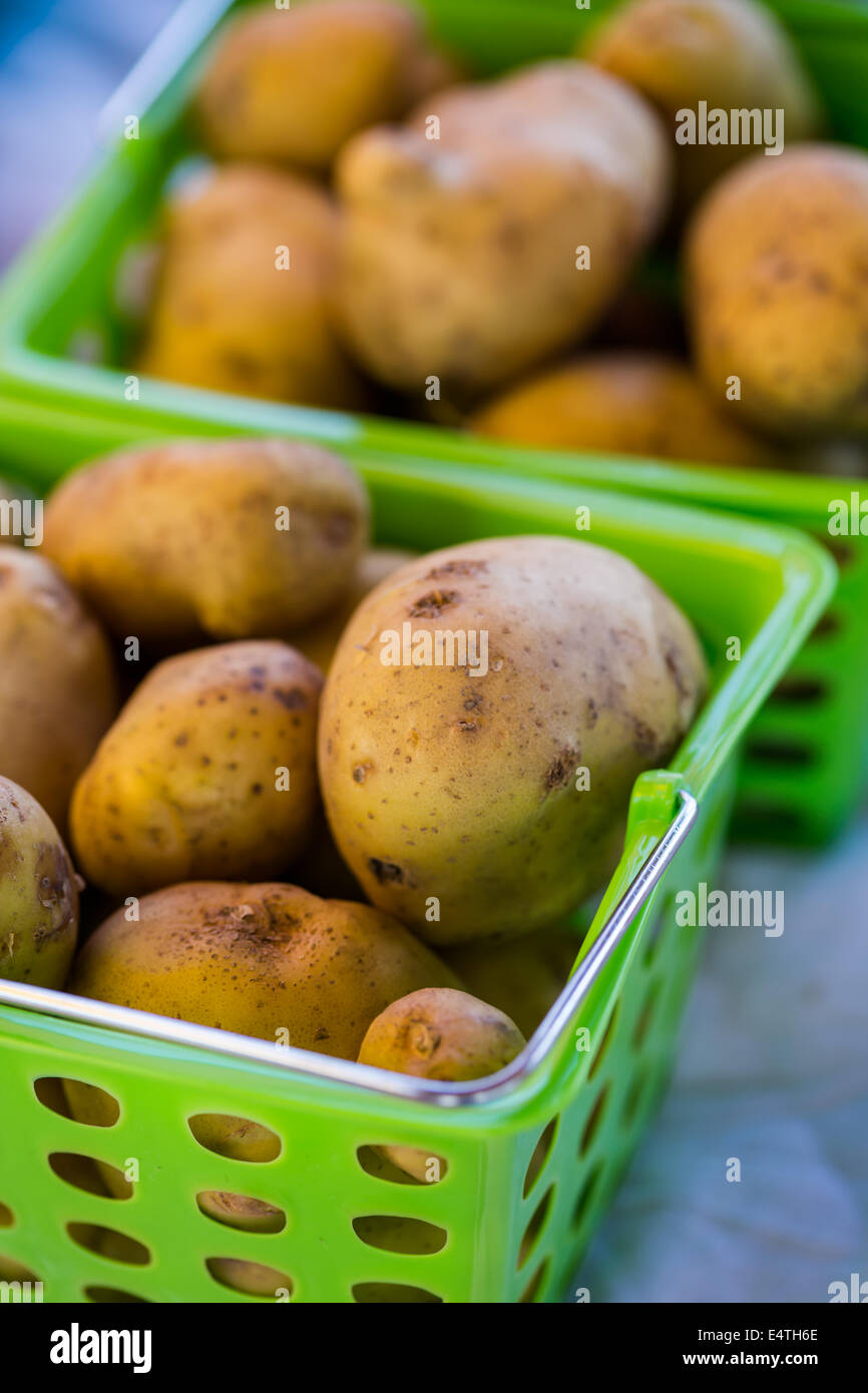 Organic fresh produce at the local farmers market Stock Photo - Alamy