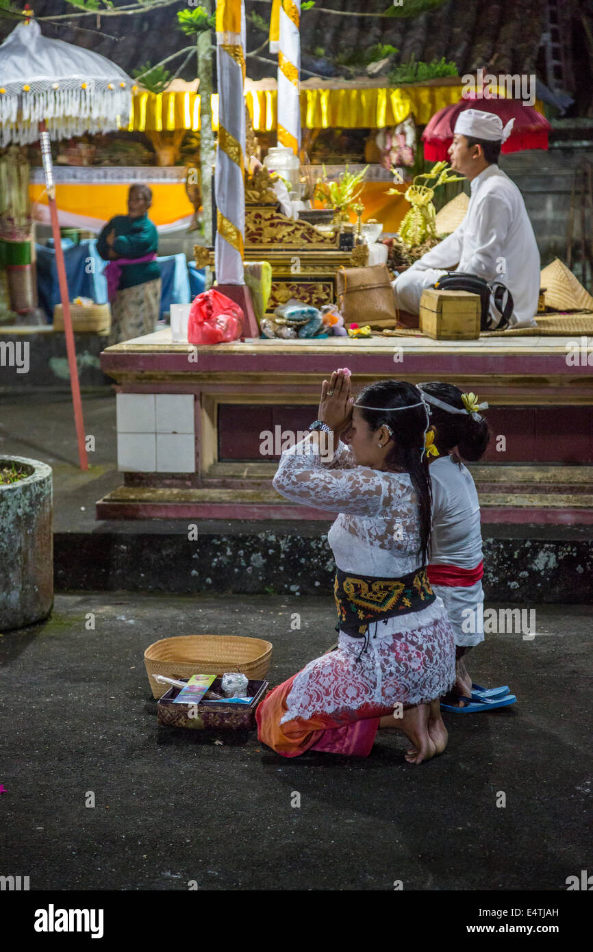 Young hindu praying in temple hi-res stock photography and images image