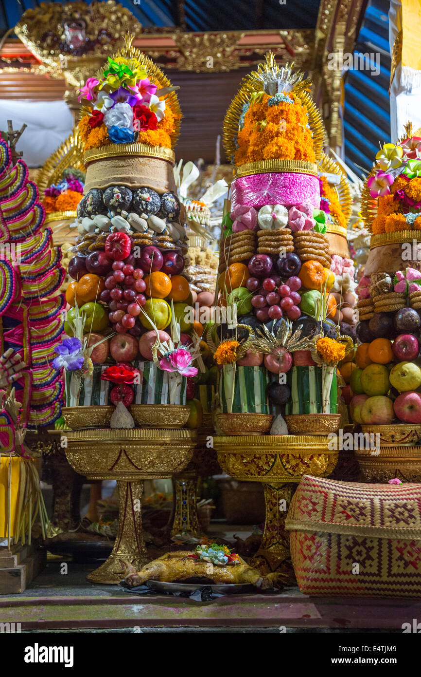 Bali, Indonesia.  Temple Offerings of Fruit, Eggs, and Sweets in Hope of a Good Rice Harvest, Pura Dalem Hindu Temple, Dlod Blun Stock Photo