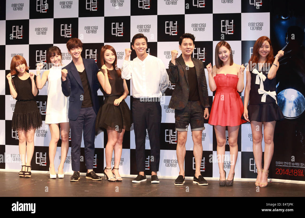 Do-Hee(Tiny-G), Lee Si-Won, Song Jae-Lim, Jeong Yu-Mi, Yeon Woo-Jin, Lee Jae-Hee, Woo-Hee(DAL SHABET) and Jung Si-Yeon, Jul 16, 2014 : (L-R) South Korean singer and actress Dohee, a member of girl group Tiny-G, actress Lee Si-Won, actor Song Jae-Lim, actress Jeong Yu-Mi, actor Yeon Woo-Jin, actor Lee Jae-Hee, singer and actress Woohee, a member of girl group Dal Shabet and singer and actress Jung Si-Yeon pose during a presentation for their new movie, The Tunnel, in Seoul, South Korea. © Lee Jae-Won/AFLO/Alamy Live News Stock Photo