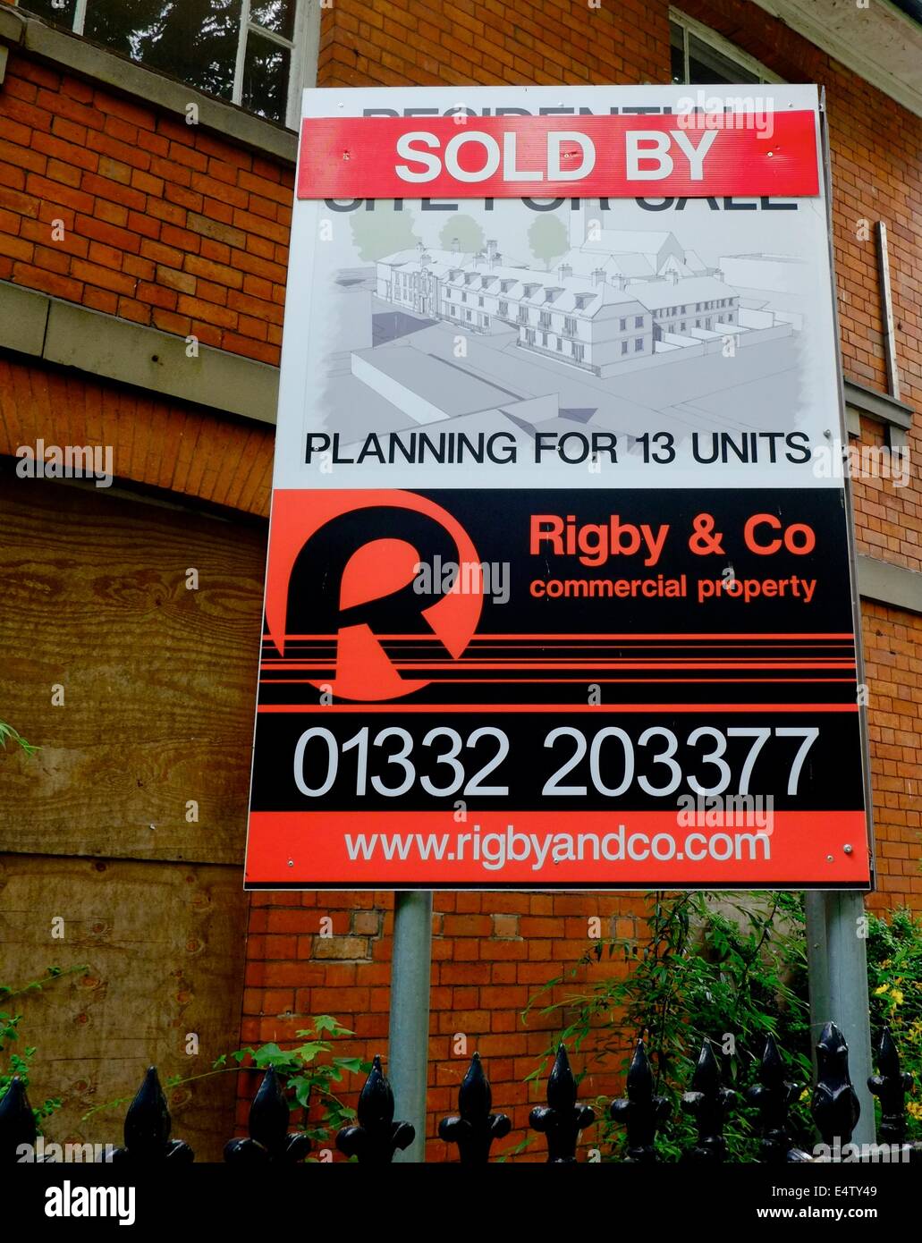 Sold sign new build uk hires stock photography and images Alamy