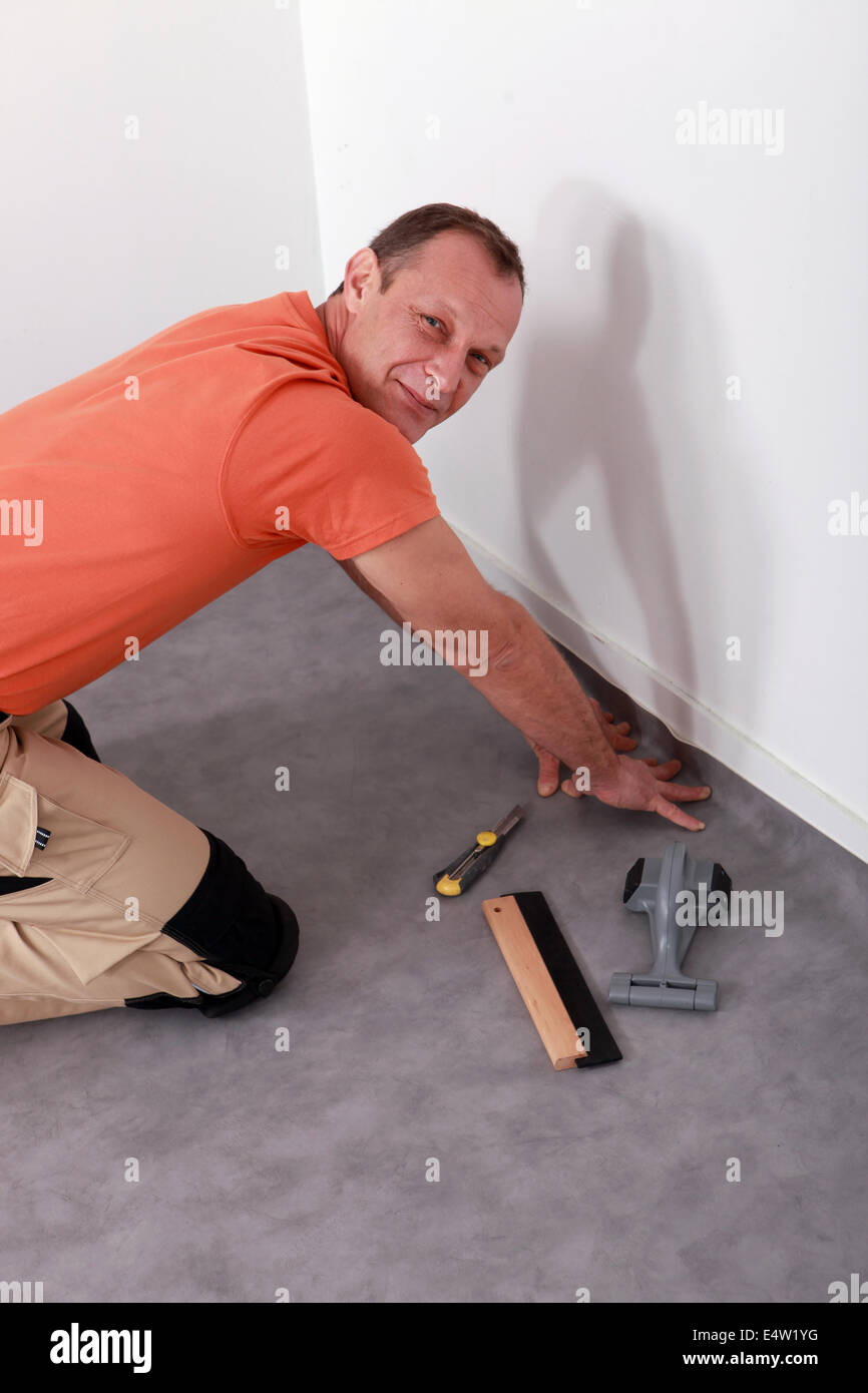 Man fitting linoleum floor hi-res stock photography and images - Alamy
