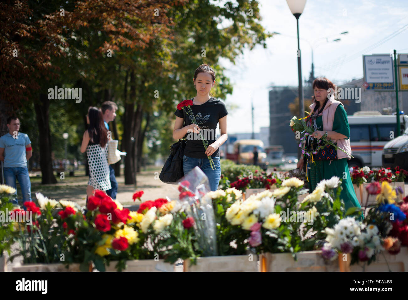 Moscow, Russia. 17th July, 2014. A girl lays flowers for the victims of Moscow's subway derailment to convey her condolences in Moscow, Russia, July 17, 2014. At least 22 people died and hundreds more were injured in a subway train derailment in Moscow on Tuesday. Credit:  Dai Tianfang/Xinhua/Alamy Live News Stock Photo