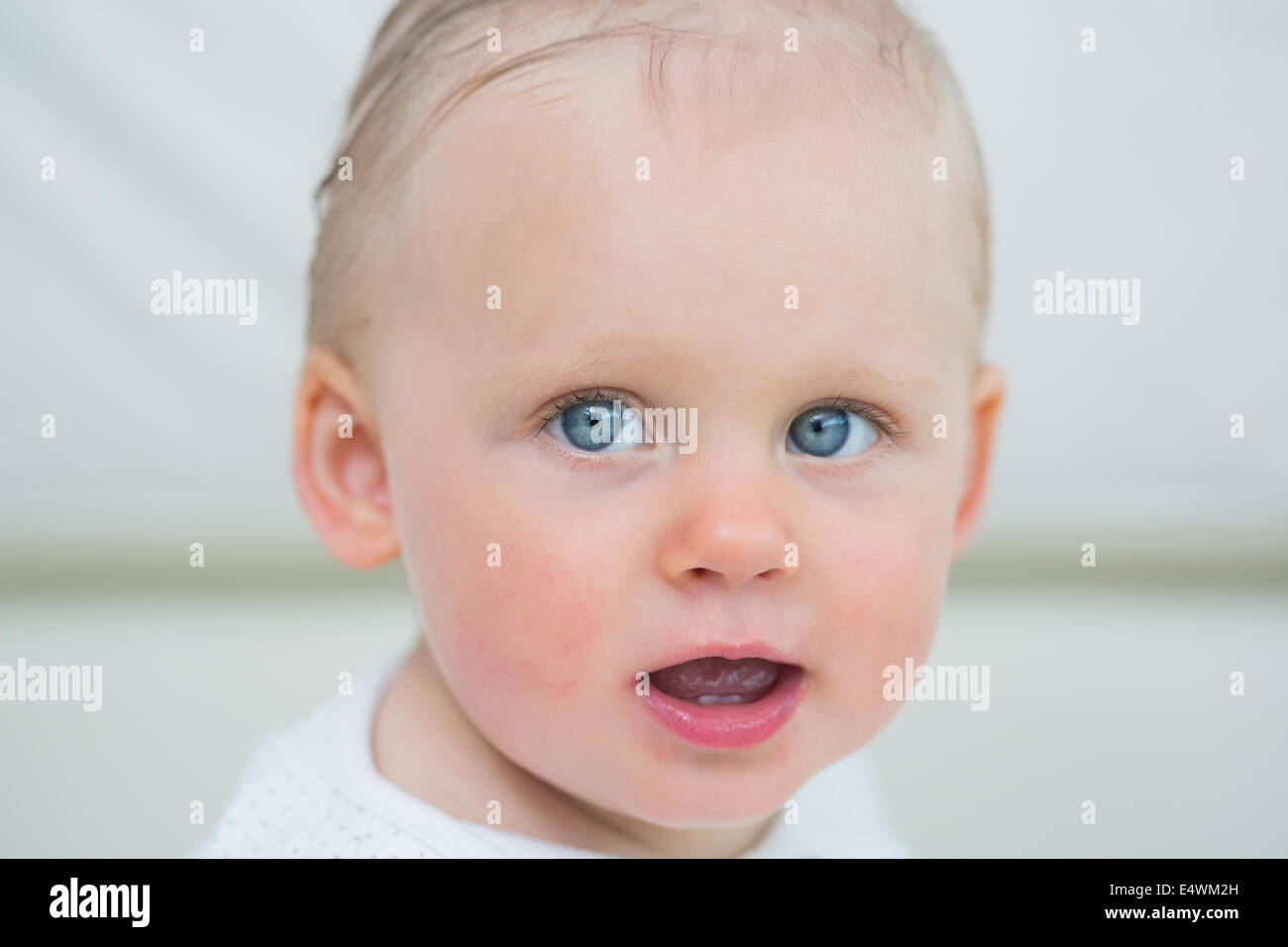 Close up of a baby having blue eyes Stock Photo - Alamy
