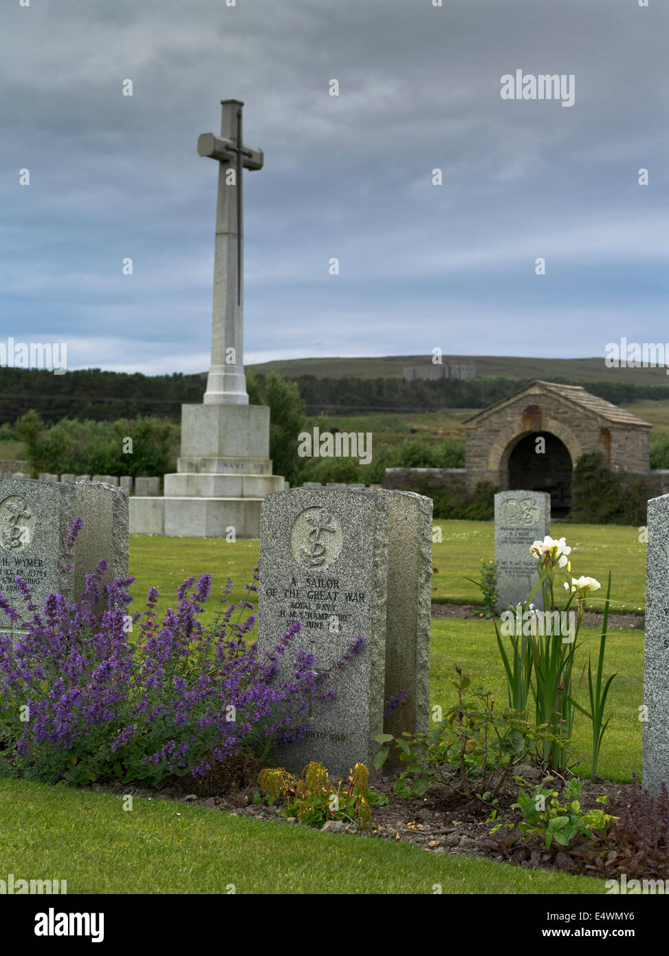 dh Lyness Naval Cemetery HOY ORKNEY World war one cemetery grave stone military cemetery navy cross Stock Photo