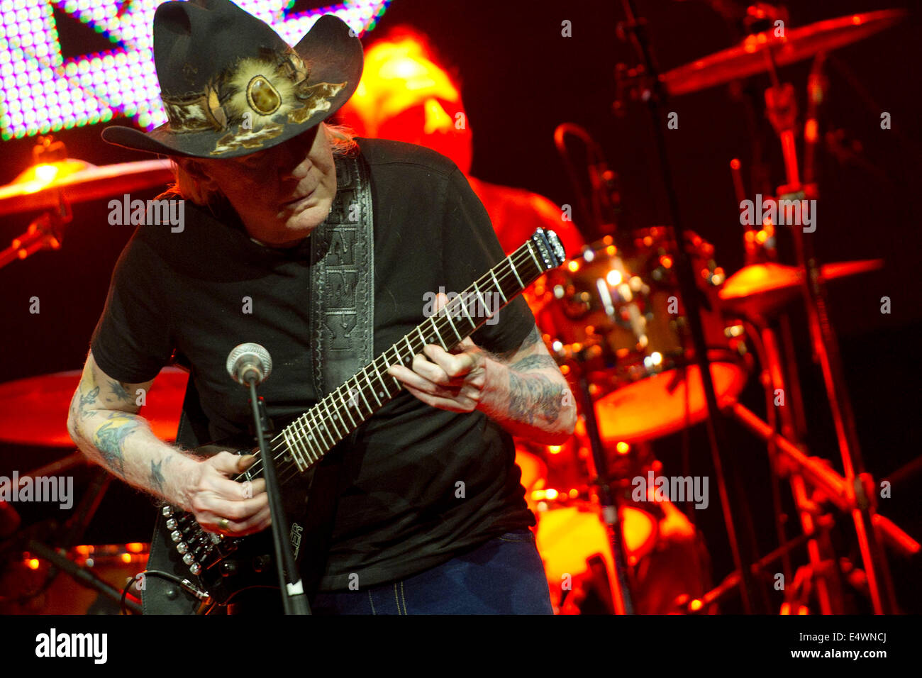 Johnny Winter performing live at Sala Arena in Madrid. On April 26, 2013./picture alliance Stock Photo