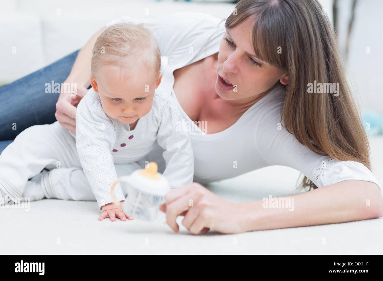 Baby and mother sitting on the floor Stock Photo - Alamy