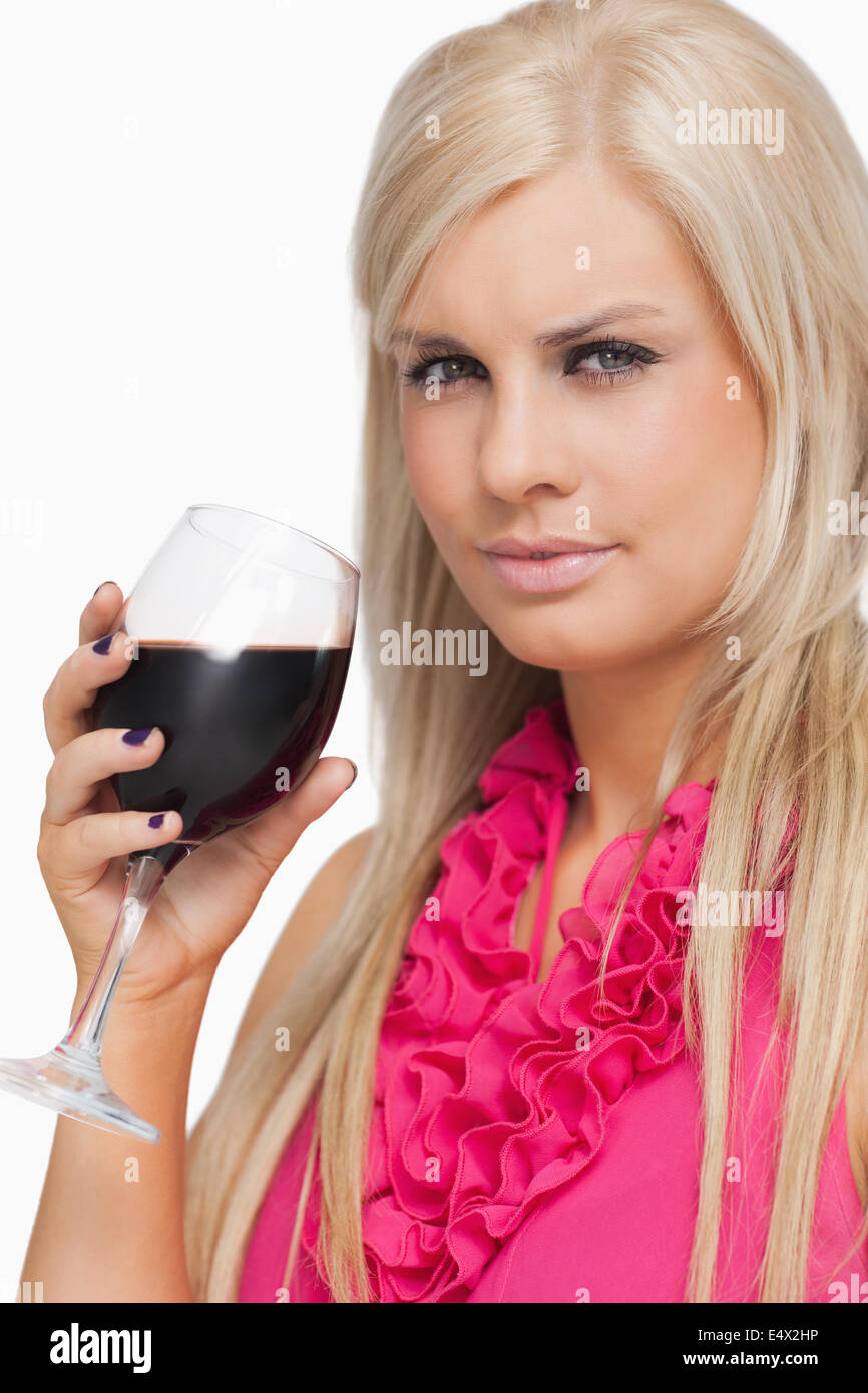 Блондинка пьет вино. Красивая блондинка пьет. Блондинка пьет Балтику. 3 Блондинки пьют белое вино.