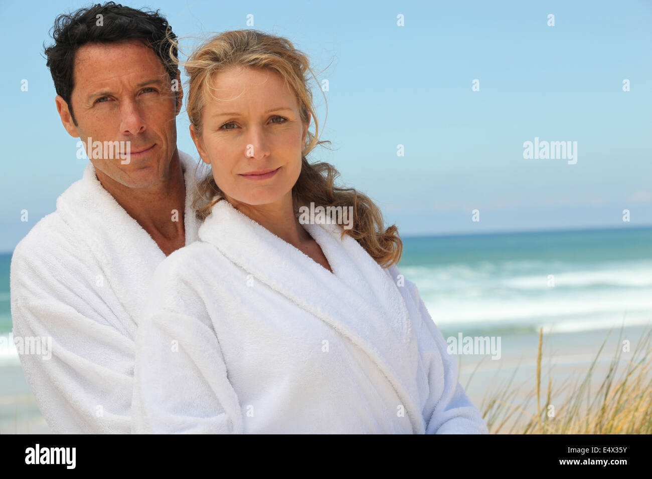 Beach cuddle hires stock photography and images Alamy
