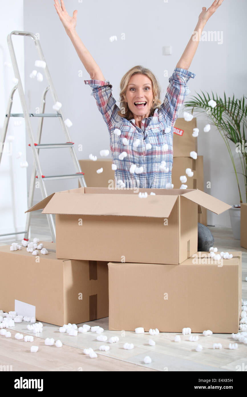 Woman boxes plant hi-res stock photography and images - Alamy