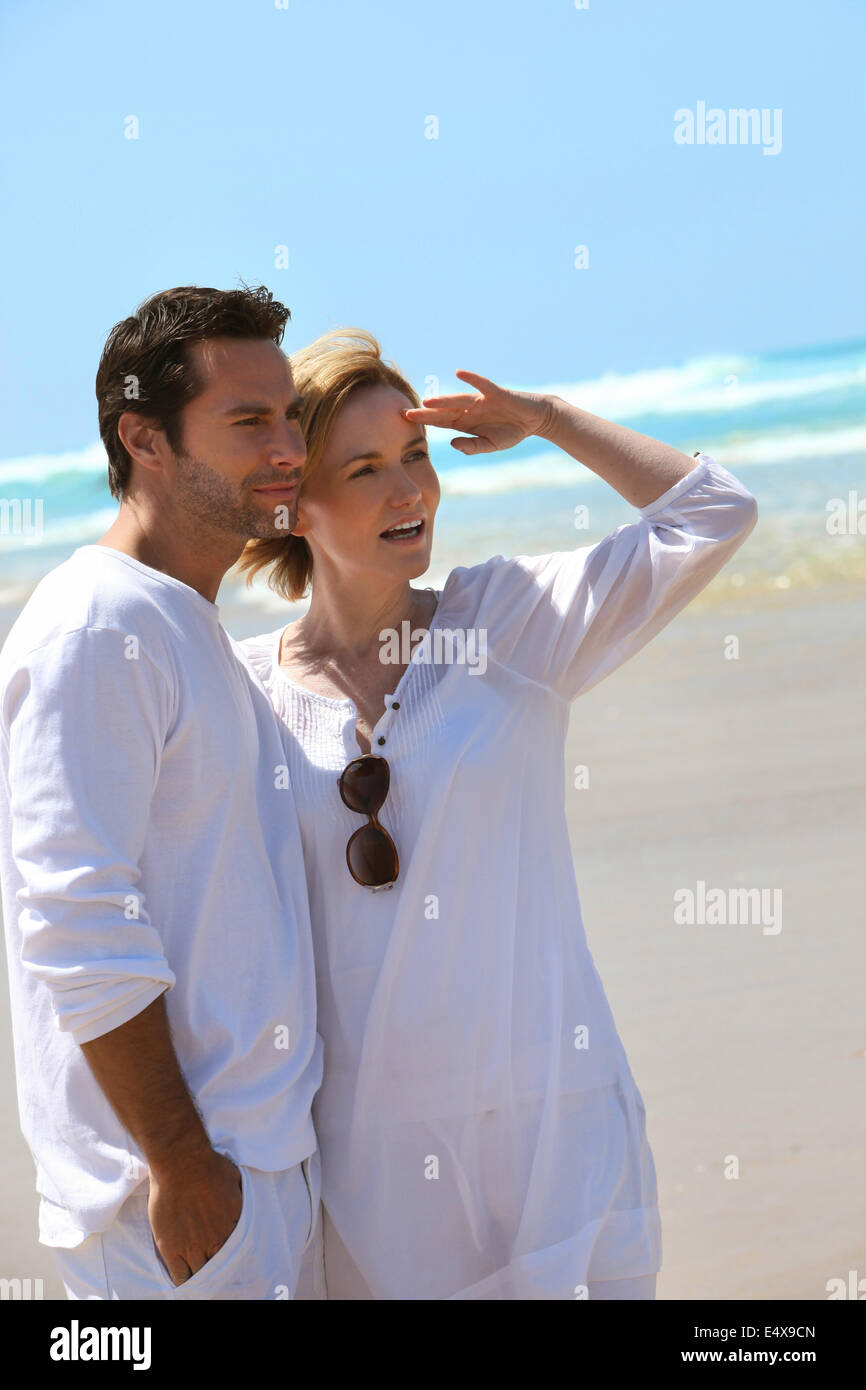 Profile pensive man on beach hi-res stock photography and images - Alamy