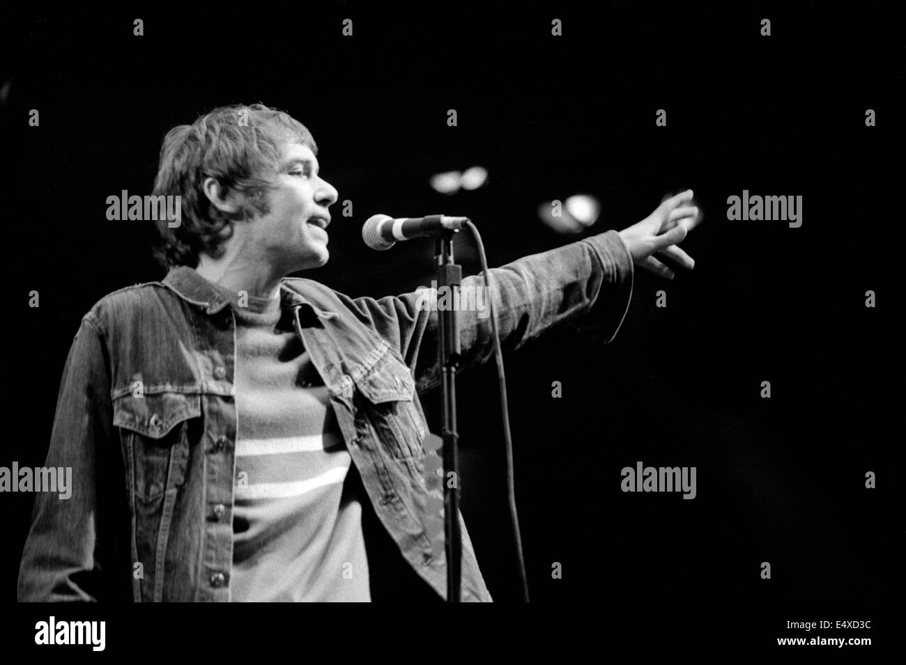 Simon Fowler of Ocean Colour Scene performing on stage at the Glastonbury Festival on June 28th, 1997. Stock Photo
