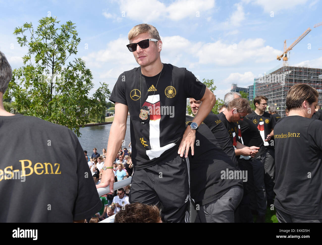 Berlin, Germany. 15th July, 2014. HANDOUT - Germany's Toni Kroos celebrates during the World Cup party at the Brandenburg Gate after team Germany arrived back in Germany in Berlin, Germany, 15 July 2014. The German team won the Brazil 2014 FIFA Soccer World Cup final against Argentina by 1-0 on 13 July 2014, winning the world cup title for the fourth time after 1954, 1974 and 1990. Photo: Markus Gilliar/GES/DFB/dpa (ATTENTION: Editorial use only and mandatory credit 'Photo: Markus Gilliar/GES/DFB/dpa')/dpa/Alamy Live News Stock Photo