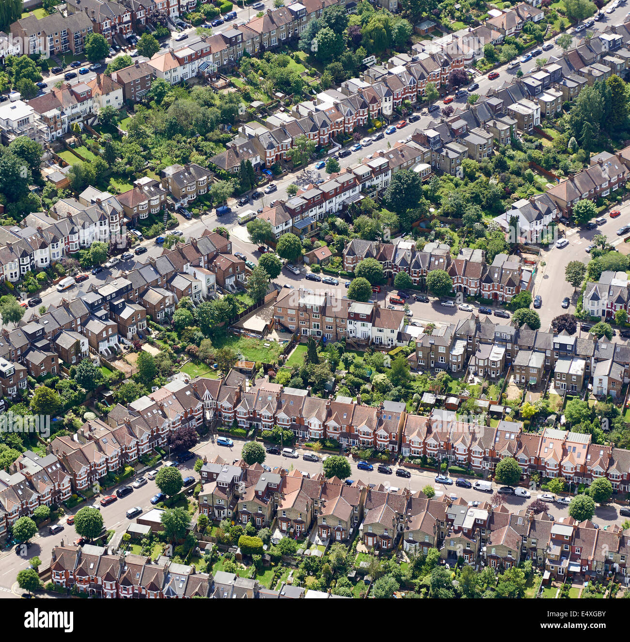 suburban-housing-north-london-around-hornsea-area-south-east-england-E4XGBY.jpg