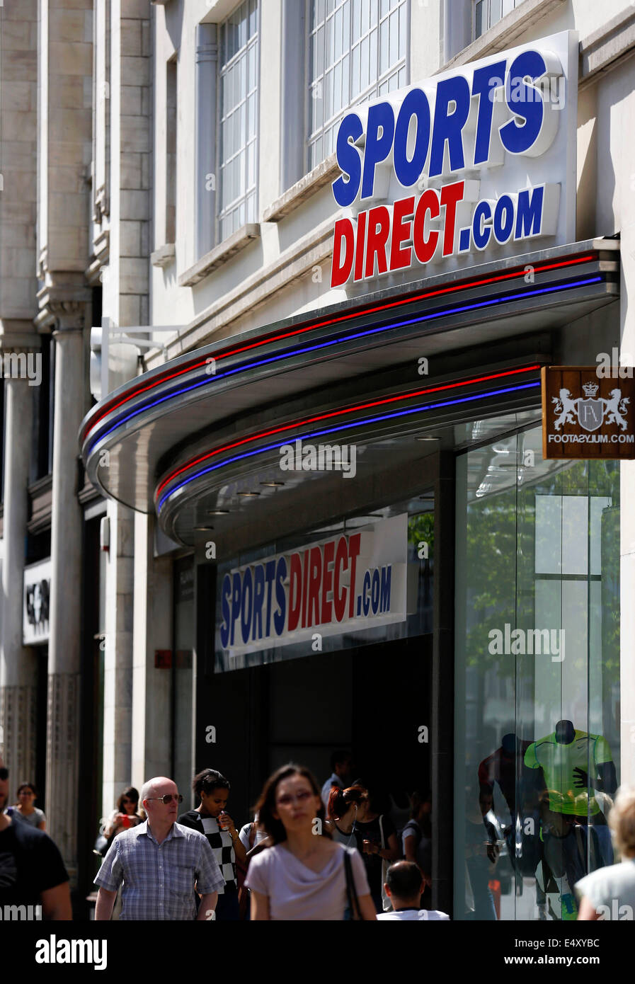 Sports direct oxford street hires stock photography and images Alamy